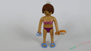 Playmobil figurka v plavkách s kartáčem a krémem - vrypy na nohách