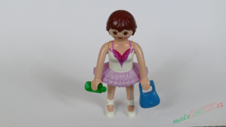 Playmobil figurka s kabelkou, krémem a sukní