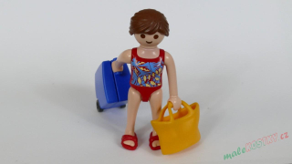 Playmobil figurka v plavkách s taškou a cestovním kufrem