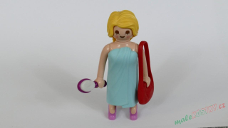 Playmobil figurka s kabelkou, kartáčem a nasazovacími šaty
