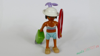 Playmobil figurka v plavkách s kruhem a cestovním kufrem