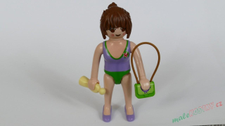 Playmobil figurka v plavkách s kabelkou a krémem