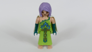 Playmobil figurka v šatech s pláštěm