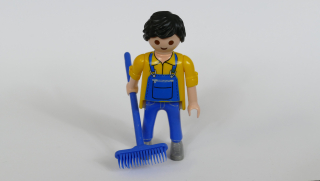 Playmobil figurka se smetákem