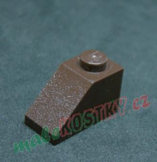 Lego šikmá kostka 45 2x1 tmavě hnědá