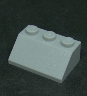 Lego šikmá kostka 45° 2x3 světle šedá - light bluish gray