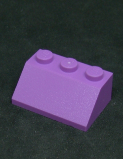Lego šikmá kostka 45 2x3 medium lavender