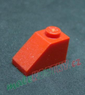 Lego šikmá kostka 45° 2x1 červená