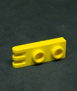LEGO® destička speciální 1x2 se třemi zuby - žlutá