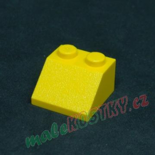 Lego šikmá kostka 45° 2x2 žlutá