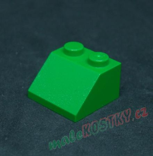 Lego šikmá kostka 45° 2x2 zelená