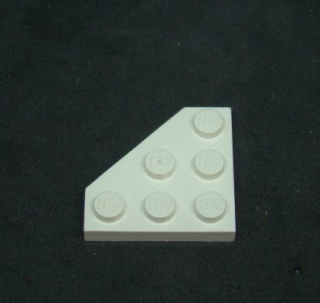 Lego destička klín 3x3 zkosený roh bílá