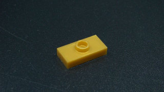 Lego destička s pinem uprostřed - zlatá