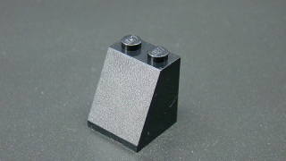 Lego kostička šikmá 65° 2x2 - černá