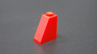 Lego kostička šikmá 65° 2 x 1 x 2 - červená