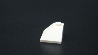 Lego kostička šikmá 45° 2x2 - bílá