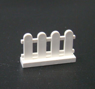 Lego plot - zábrana 1 x 4 x 2 - bílý