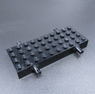 Lego podvozek s velkými piny na kola - černý
