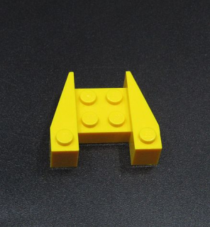 Lego kostička - klínová 3x4 - žlutá