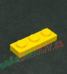 Lego destička 1x3 žlutá