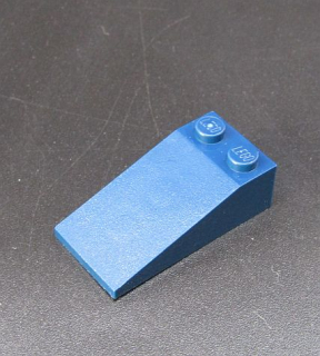 Lego šikmá kostka 18 4x2 tmavě modrá