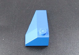 Lego kostička šikmá 4x2 - levá - modrá