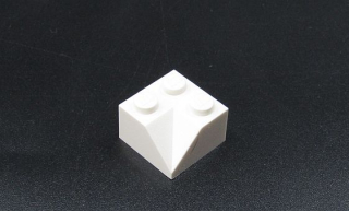 Lego kostička šikmá 45° 2x2 - bílá