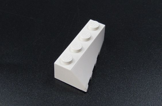 Lego kostička šikmá 45° - zkosená - pravá - bílá