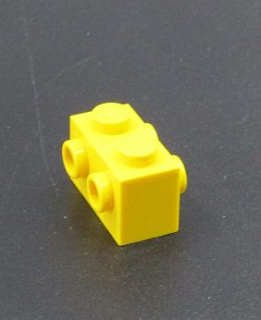 Lego kostička speciální s výstupky na obou stranách - žlutá