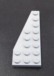 Lego destička klín 8x3 levá světle šedá - light bluish gray