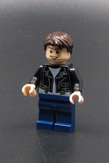 Lego figurka Indiana Jones - Mutt Williams - PRASKLÁ RUKA