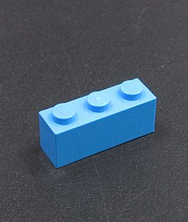 Lego kostička 1x3 tmavě azurová