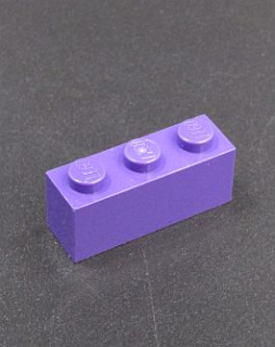 Lego kostička 1x3 středně levandulová