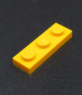 Lego destička 1x3 jasně světle oranžová